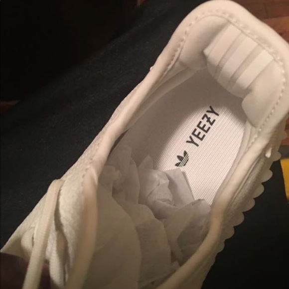 Men’s Cream Yeezy Boost V2 - Picture 2 of 5